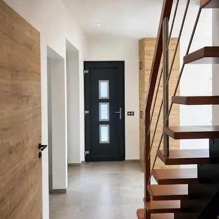 Maison Contemporaine Standing - 4 Chambres, Terrasse, & Espace *
