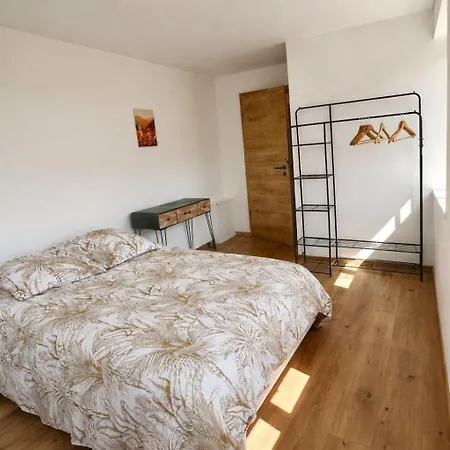 Semesterbostad Maison Contemporaine Standing - 4 Chambres, Terrasse, & Espace